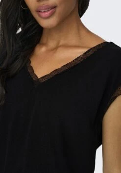 ONLY V-Shirt ONLJASMINA S/S V-NECK LACE TOP NOOS PTM -Tefal Shop 8c869990 eb0f 528a 83fc 8e17a5bbe3d0